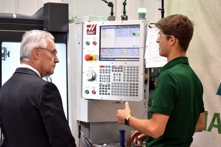 Ohio Lt. Gov. Jim Tressel visits AOMC for WorkOhio tour